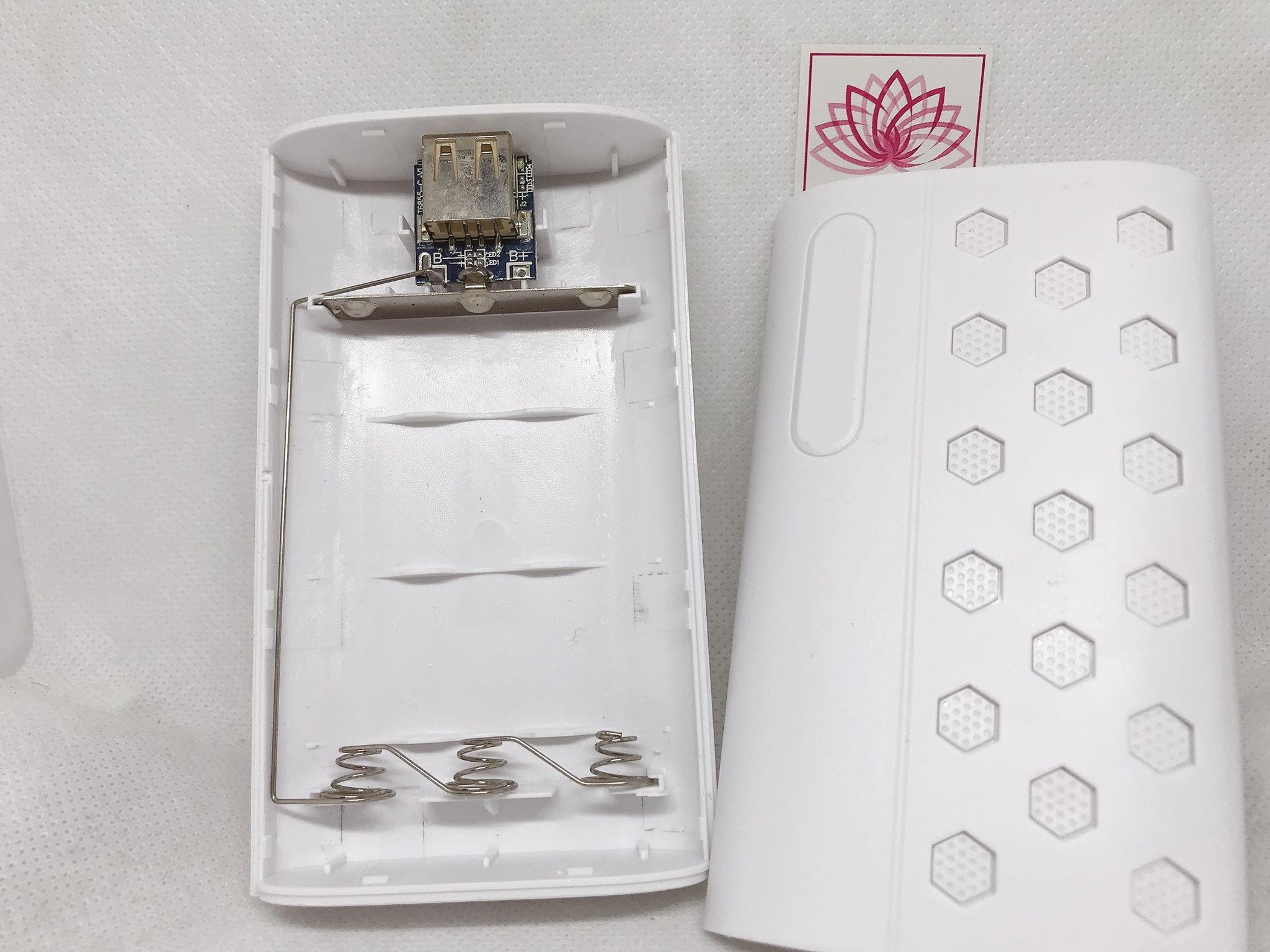 Box sạc dự phòng 3 cell vỏ nhựa (Màu Trắng).