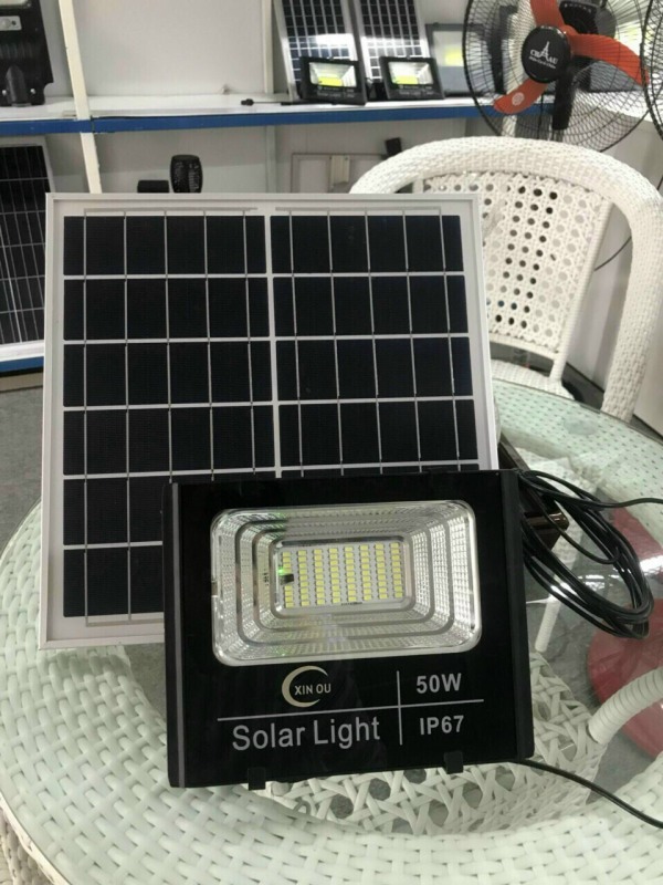 BH 2 Năm - Đèn Pha Năng Lượng Mặt Trời 50W Siêu Sáng, Chống Nước IP67, Giao Hàng Toàn Quốc