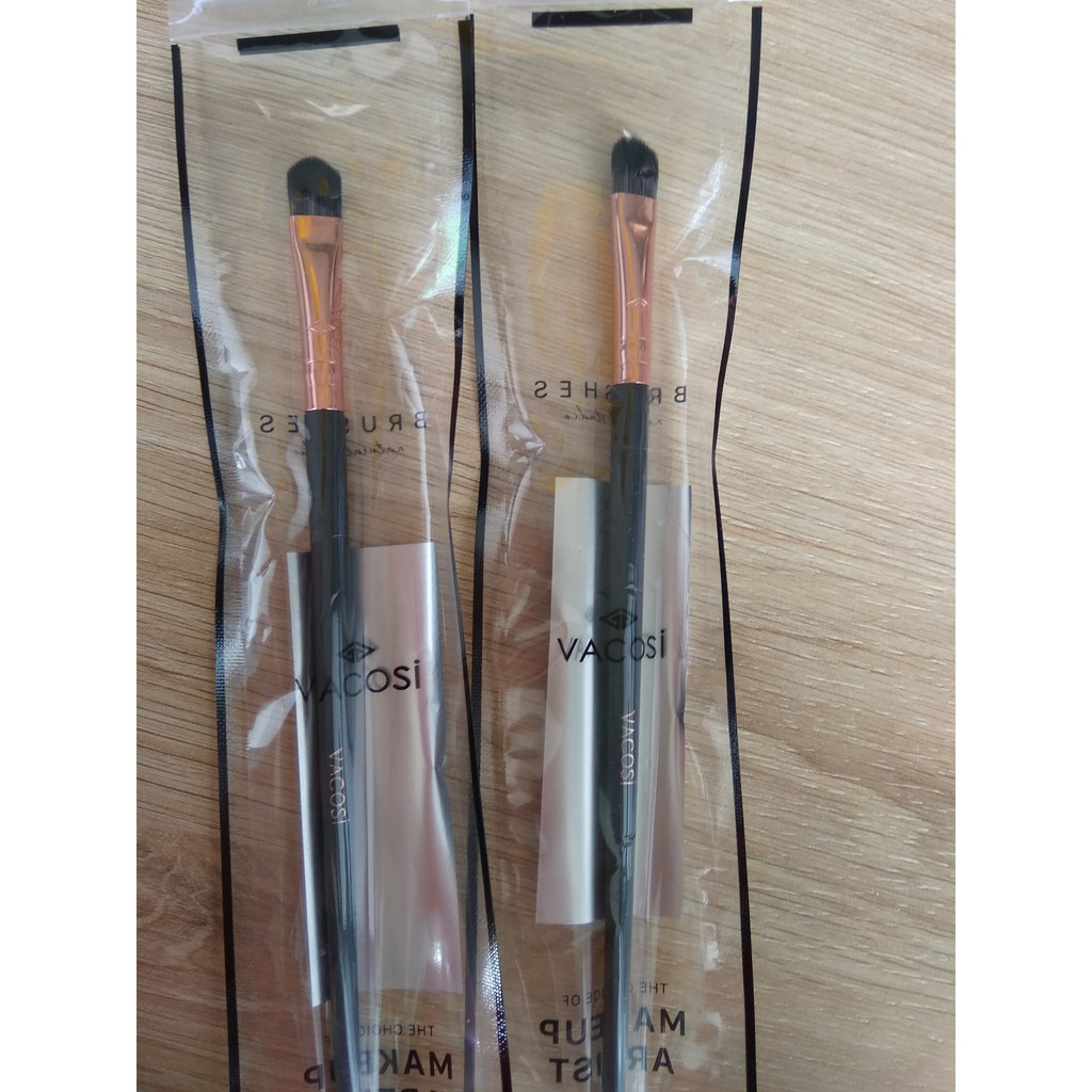 Cọ phủ phấn mắt Vacosi Shader Brush E02 + E03 + E15 + E16
