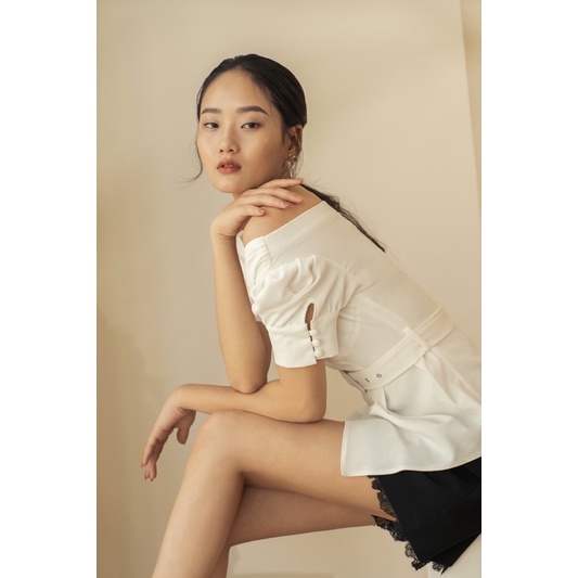 áo Asymmetric Belted Top có kèm thắt lưng