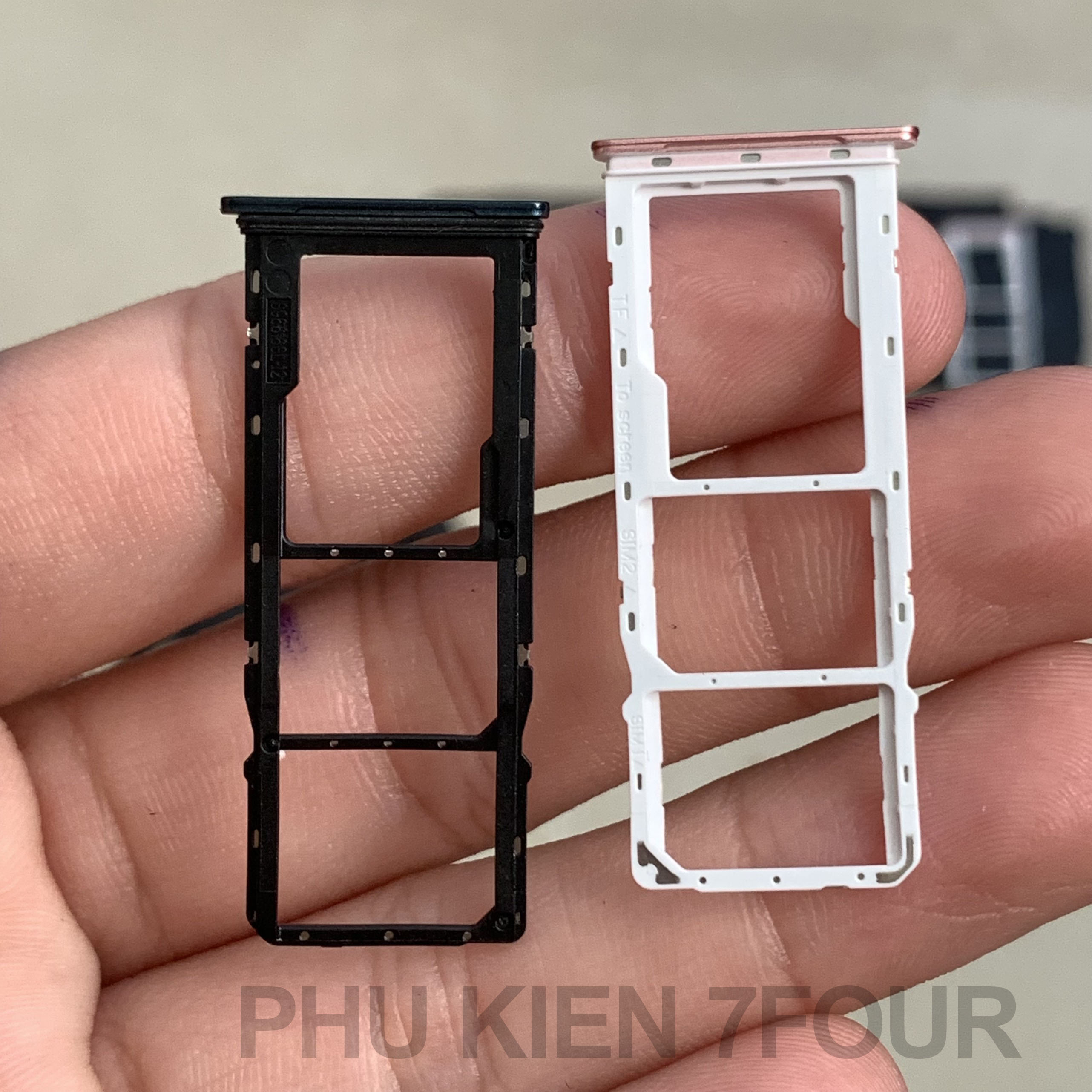 Vỏ Nắp Lưng Samsung A04 Có Kính Camera Và Nút - 7Four