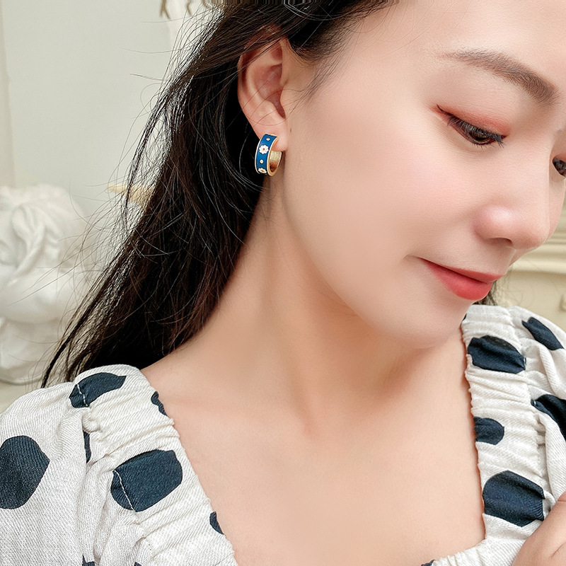 Khuyên tai cúc họa mi vintage