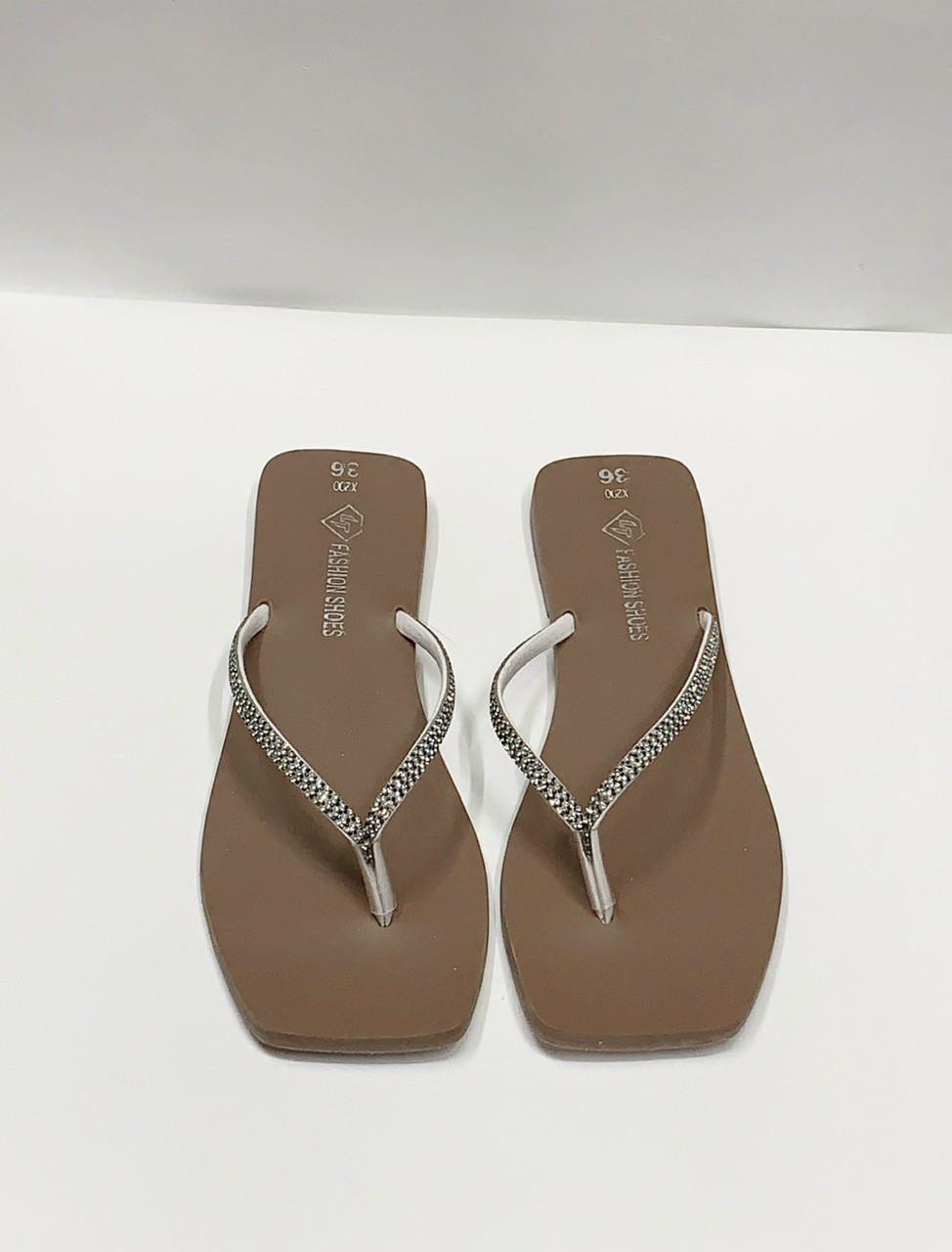 dép xỏ ngón xoàn lấp lánh