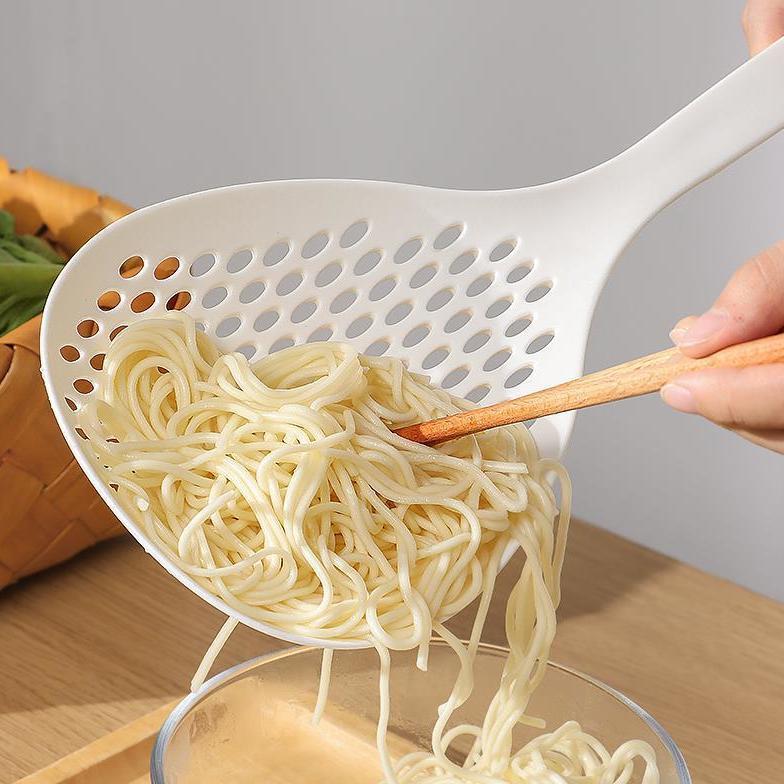 Patching noodles with vermicelli noodles - Large mesh food