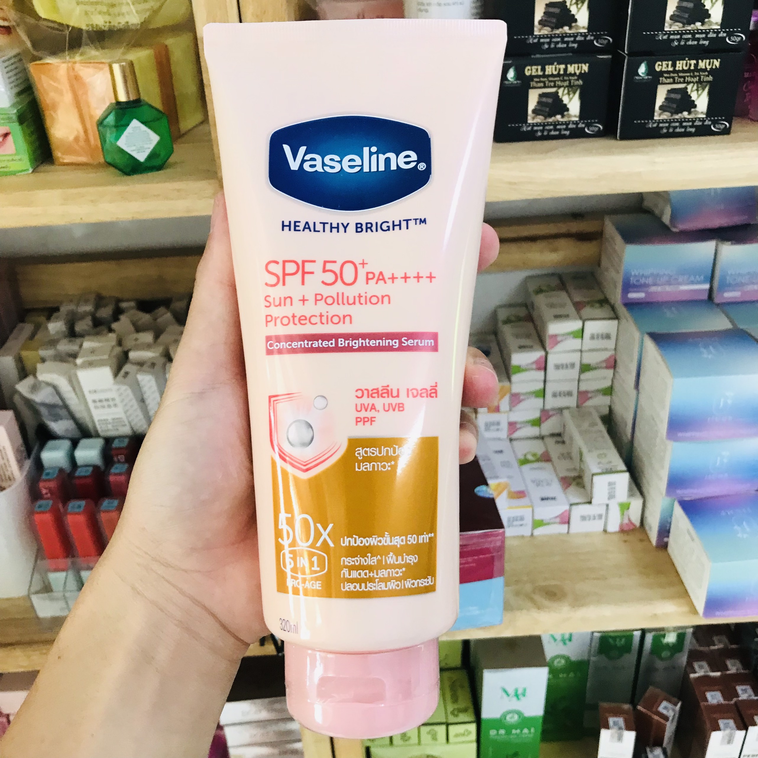 Sữa dưỡng thể Vaseline 50X Dưỡng trắng chống nắng 320ml Thailand - Sun Pollution Protection SPF 50+ PA