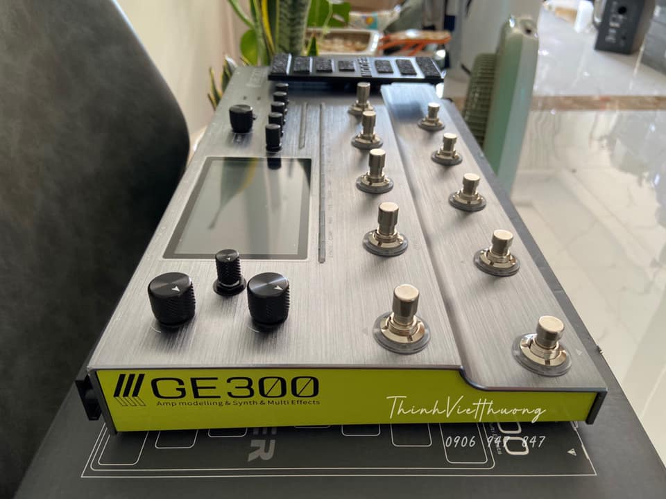 Phơ bàn Guitar điện MOOER GE-300