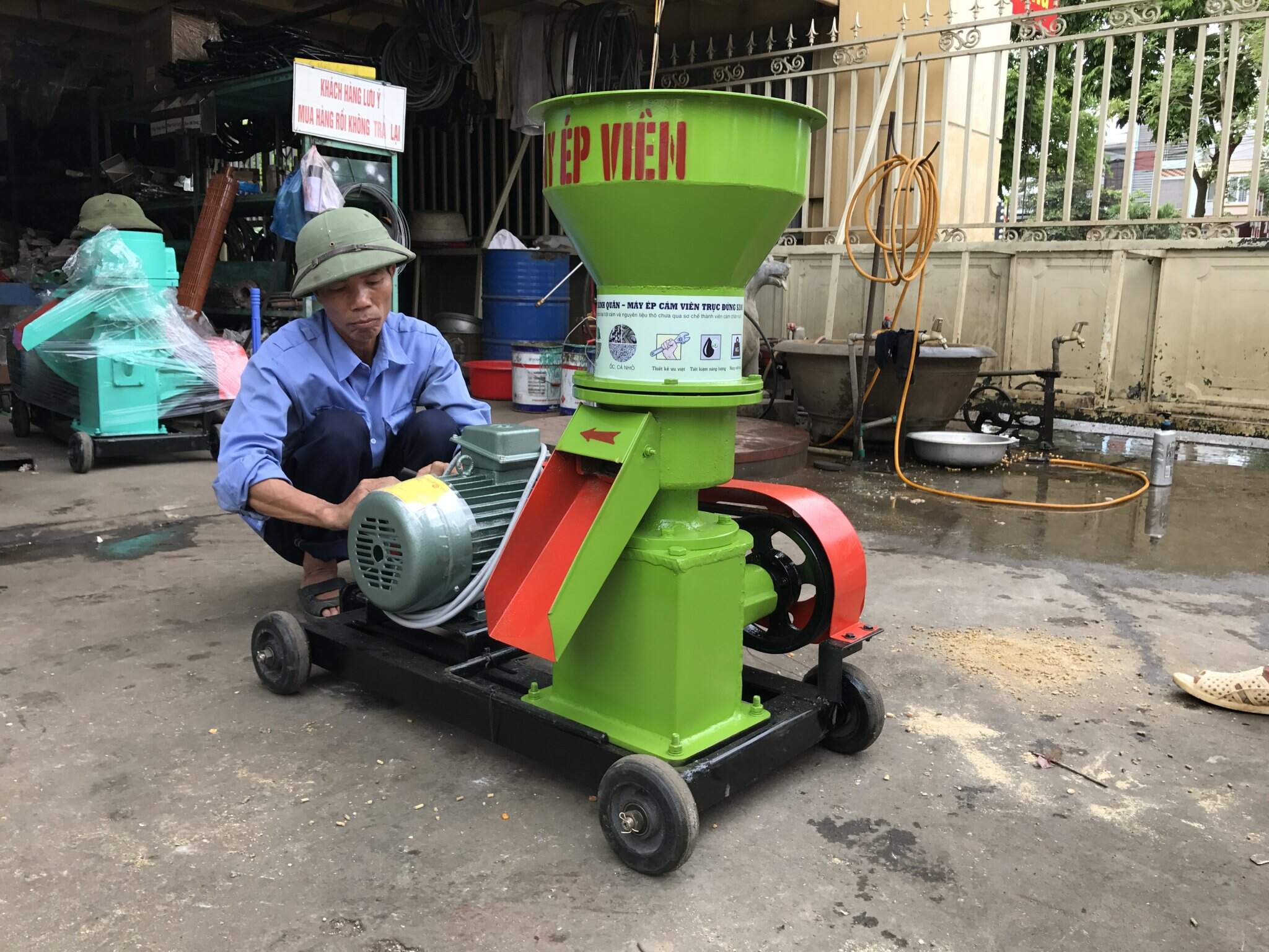 máy ép cám viên trục đứng S200