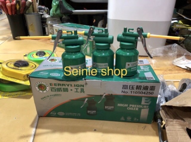 Bình xịt dầu nhớt sắt nhỏ 250 sư tử