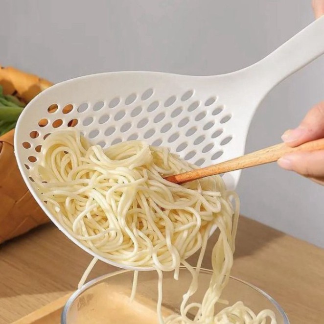 Muôi nhựa thủng vớt đồ ăn lẩu
