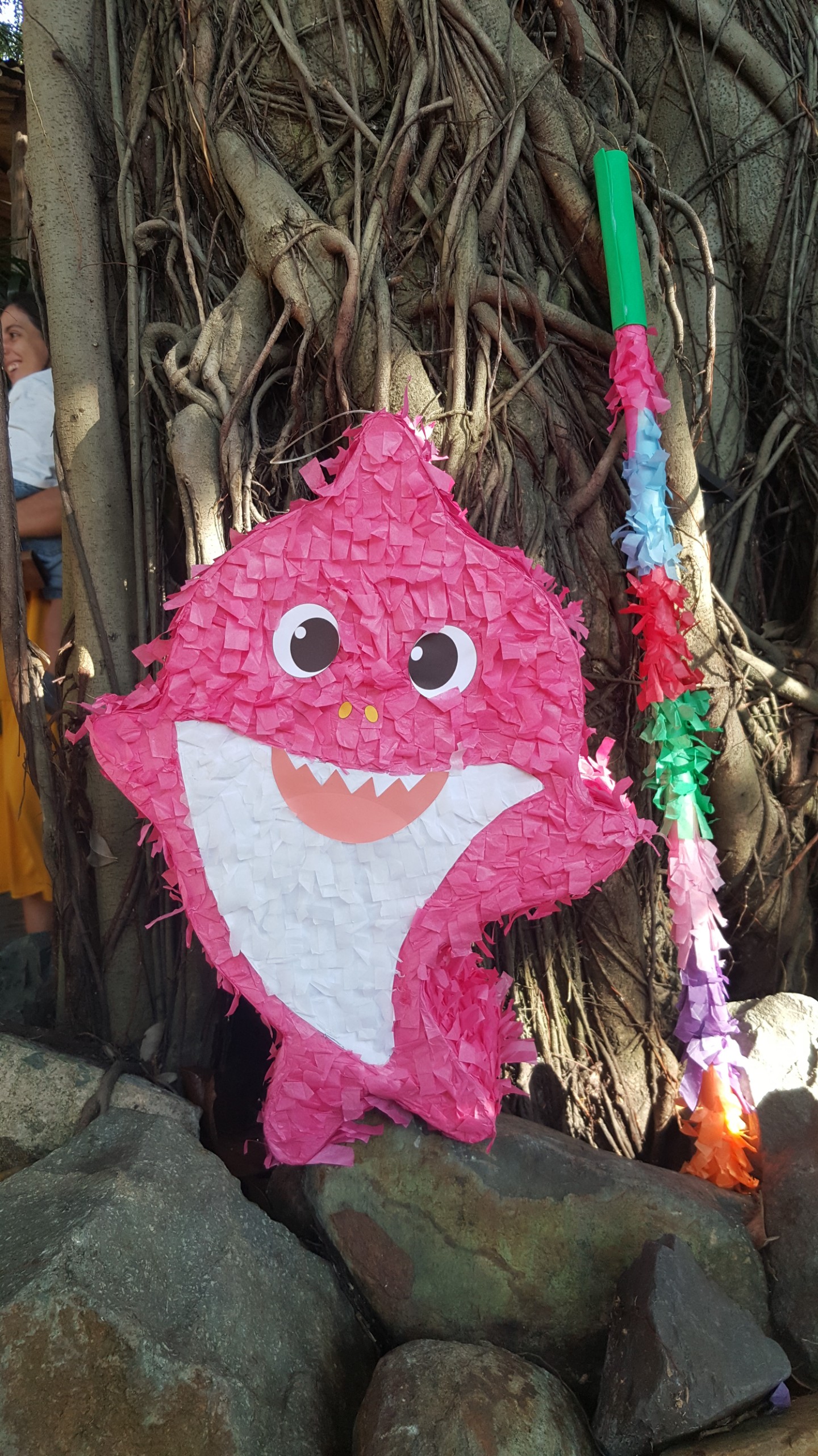 PINATA BABY SHARK (không bao gồm kẹo và gậy đập)