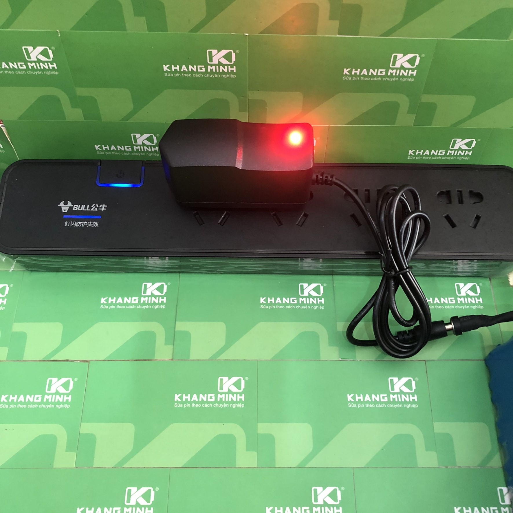 Sạc 12.6V 1A chuyên sạc pin Li-ion hệ 3S 12V có đèn báo đầy