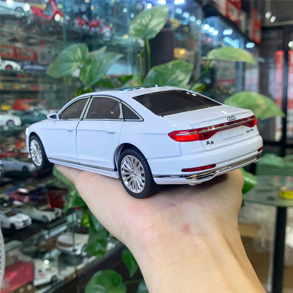 Mô hình xe Audi A8 có đèn và âm thanh tỉ lệ 1:24 Chezhi