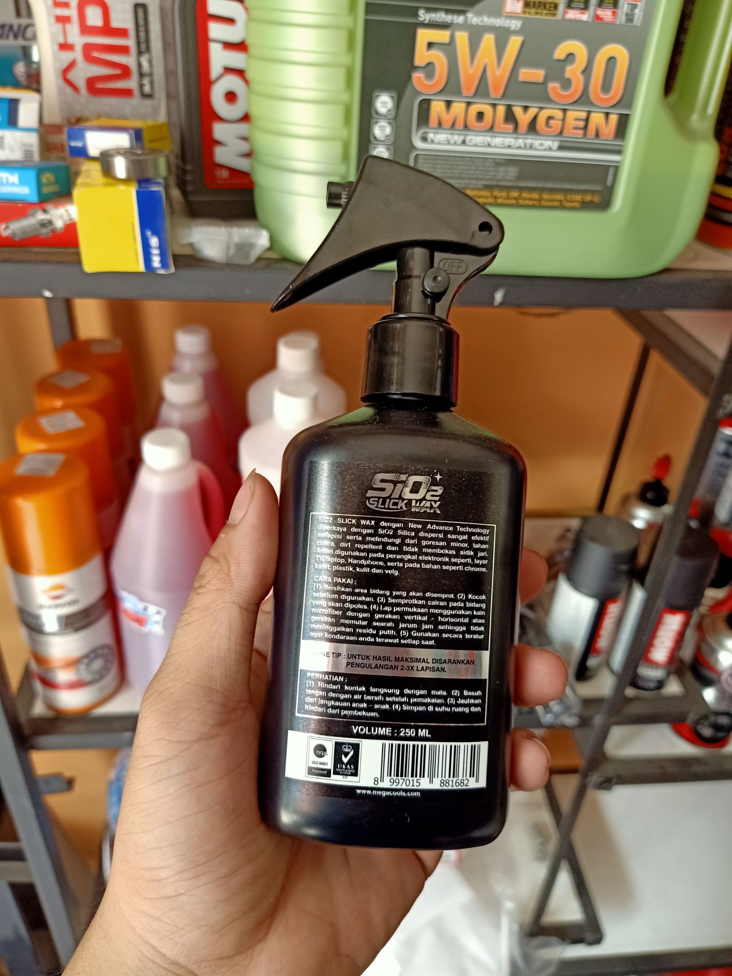 dưỡng nhựa bóng megacools