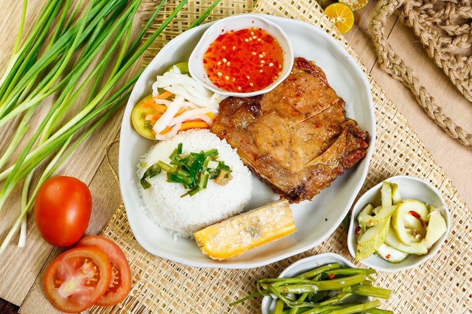 Đĩa Sứ Hình Cánh Hoa Cao Cấp Sang Trọng/ Gốm Sứ Bát Tràng Xuất Khẩu/ 30 * 26 cm, 25 * 22 cm, 20 * 18, 6 * 9 cm/ Quà Tặng Nhà Mới/ Bạn Bè Quốc Tế/ Nhà Hàng Khách Sạn 5 Sao/ Nặn Bằng Tay/ Có Thể Sử Dụng Trong Lò Vi Sóng/ Màu Pastel