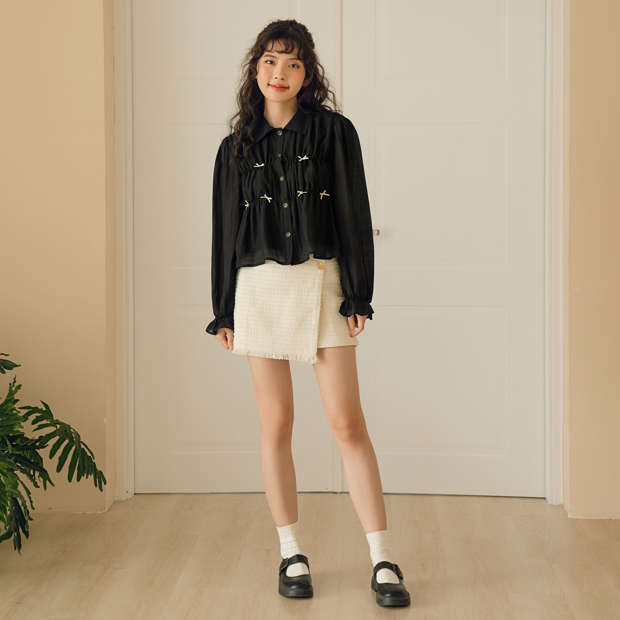 BLEUBIRD Áo lụa 2 lớp rúm bèo đính nơ Kuro Top