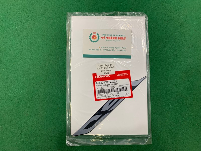 Tem cánh bửng AB 2021 ( Số 150 ) Đen Bóng Phải (Miếng) honda