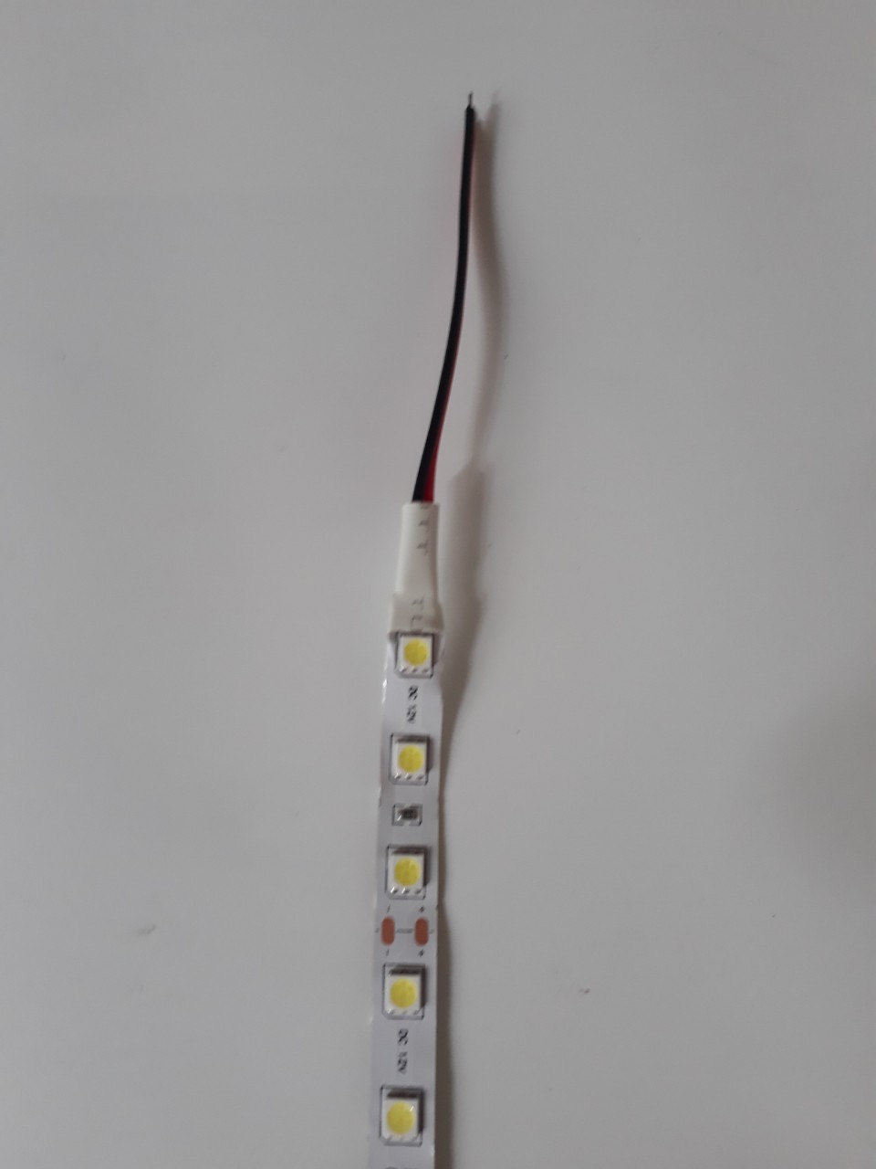 Đèn LED dán 5m điện 12v dùng trang trí