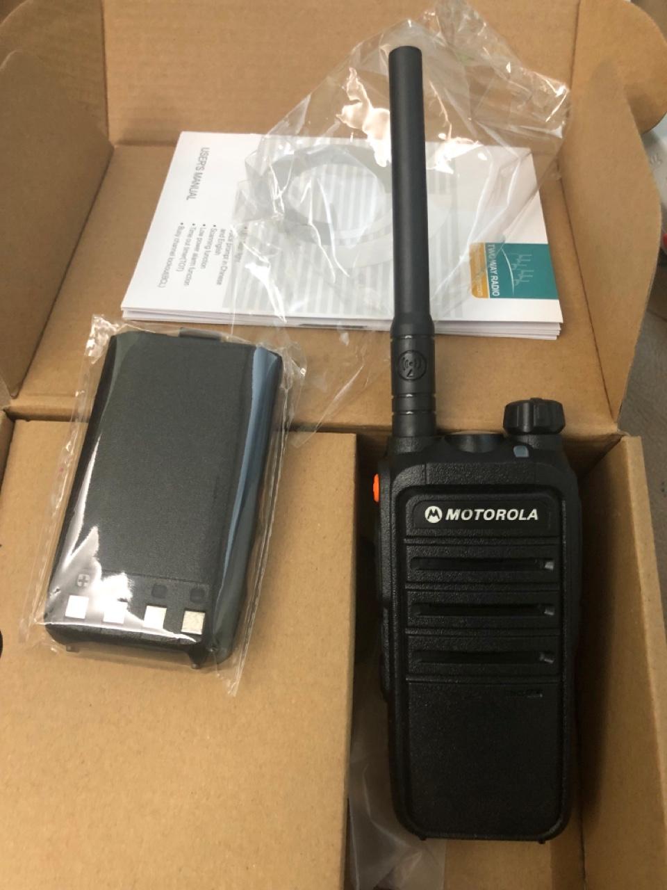 Bộ 4 Bộ đàm Motorola CP318- (Siêu bền-Cự ly liên lạc tối thiểu 1km trong nội thành)
