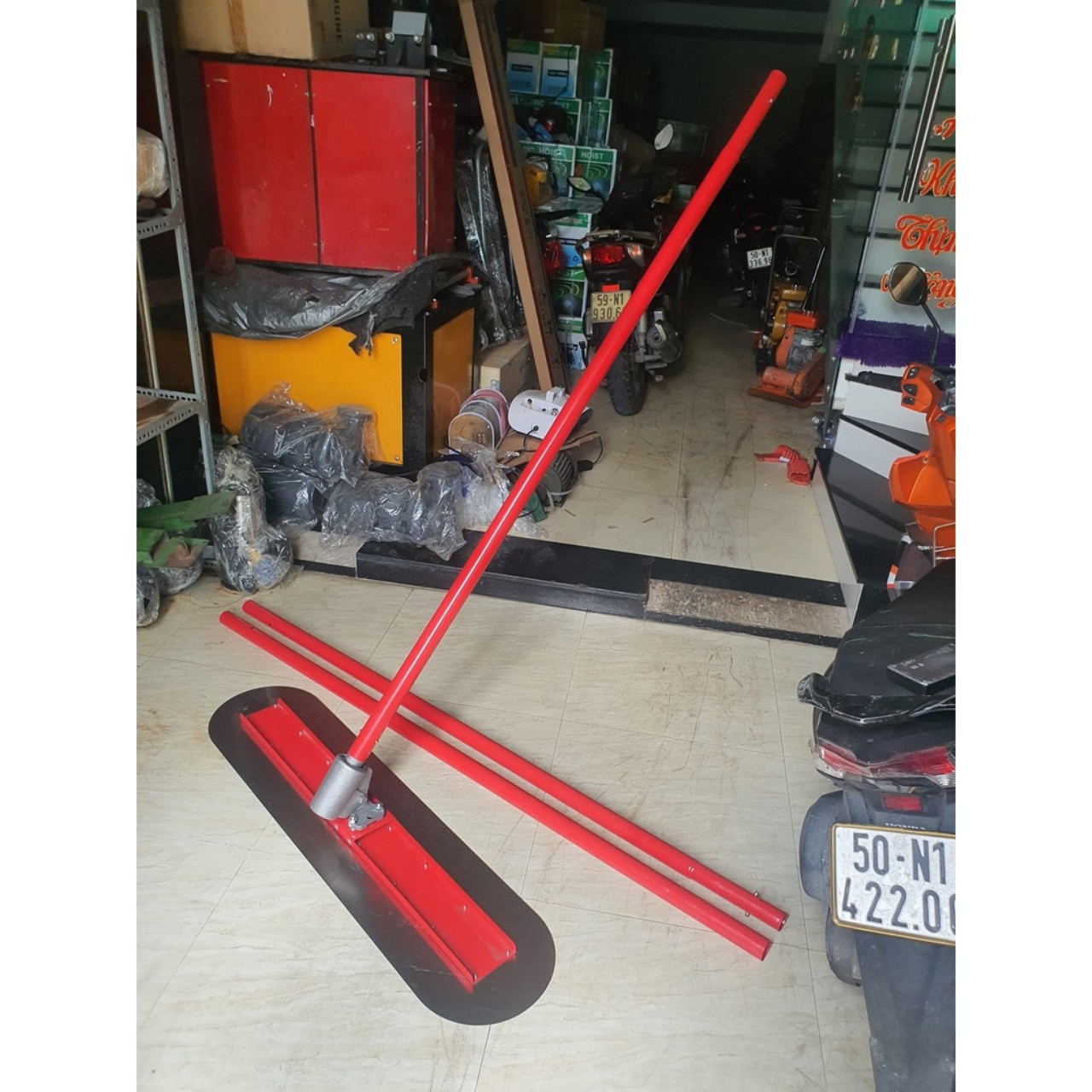 Thướt Gạt Bê Tông Cầm Tay