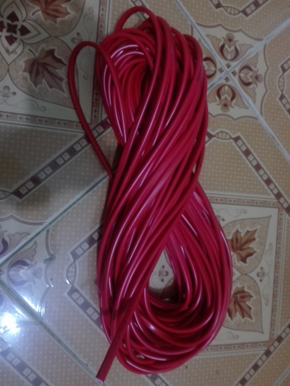 Dây điện đôi dẹp ruột đồng nguyên chất chịu tải cao 2 lớp vỏ cuộn 30M Daphaco 2X4.0