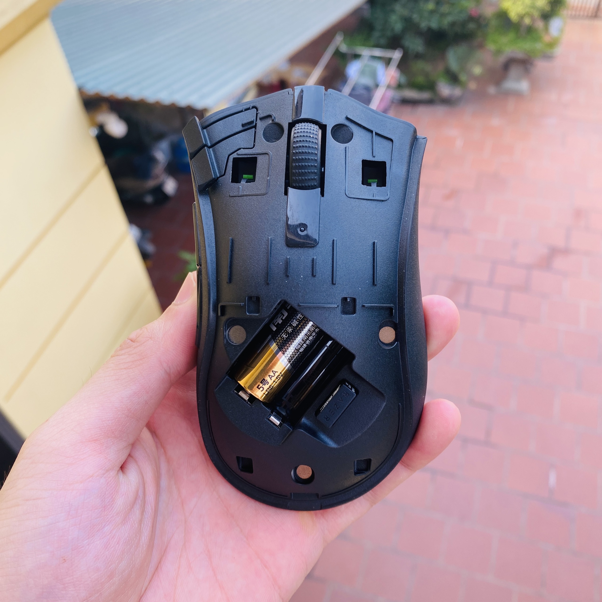 Chuột công thái học DeathAdder V2 HyperSpeed – Chú chuột siêu tiện dụng cho cả chơi game lẫn làm việc