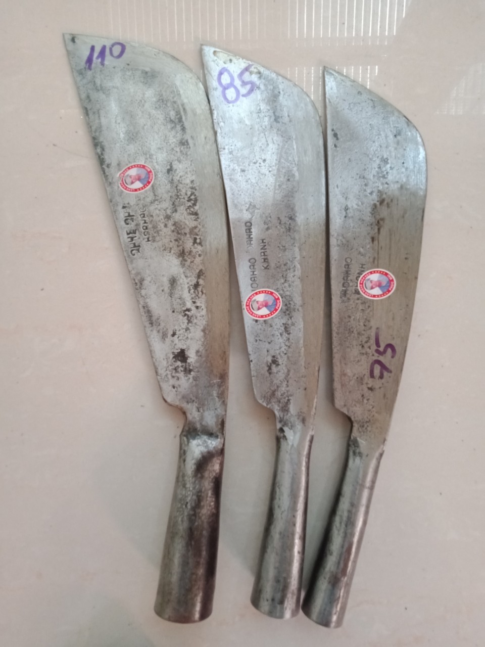 Dao yếm cán sắt màu đen trắng - 490 gr