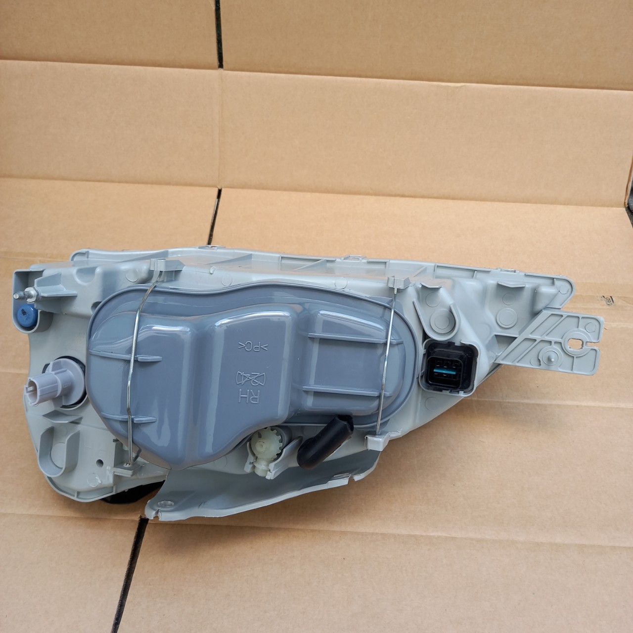 ĐÈN PHA DAEWOO MAGNUS 2.5 ( GIÁ CHO MỘT BÊN)