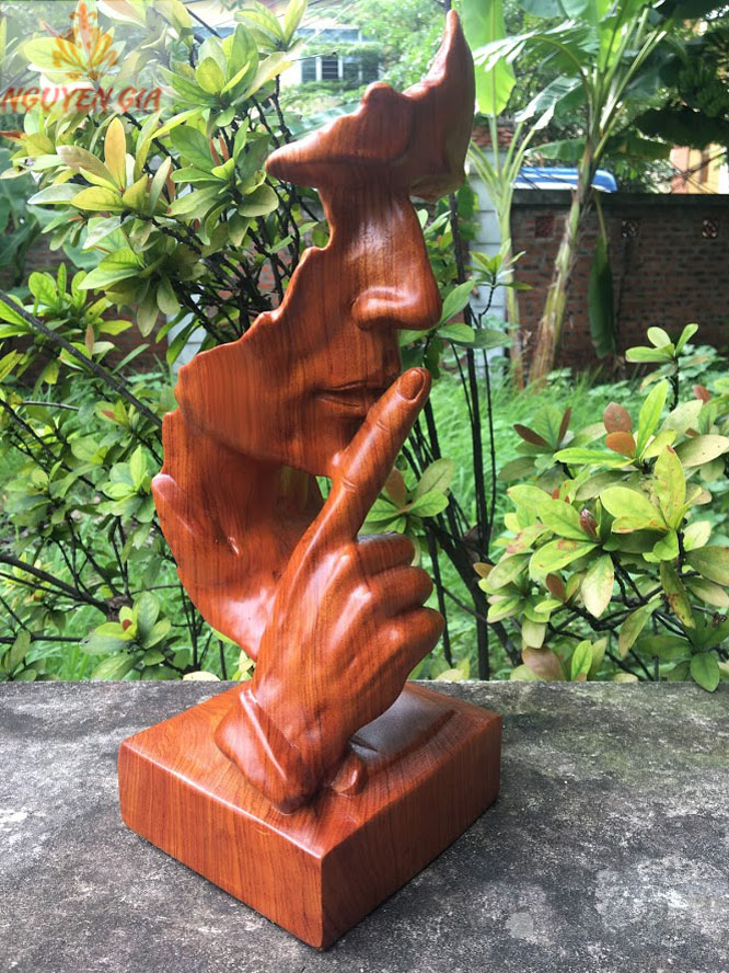 Tượng Im Lặng là Vàng Gỗ Hương