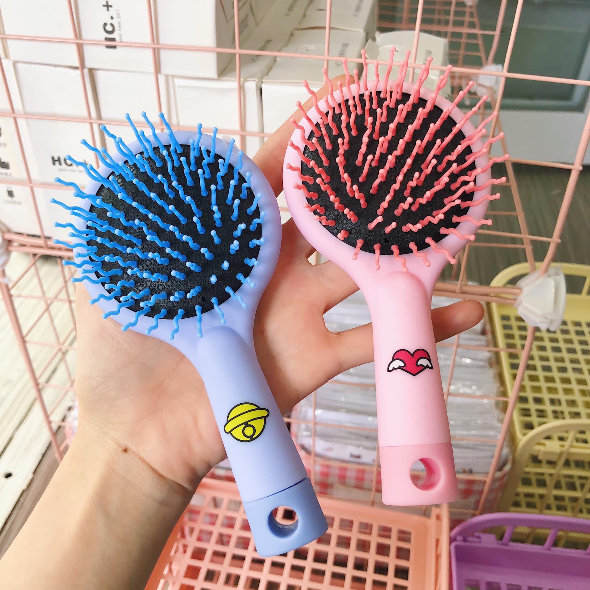 Lược tròn kèm gương