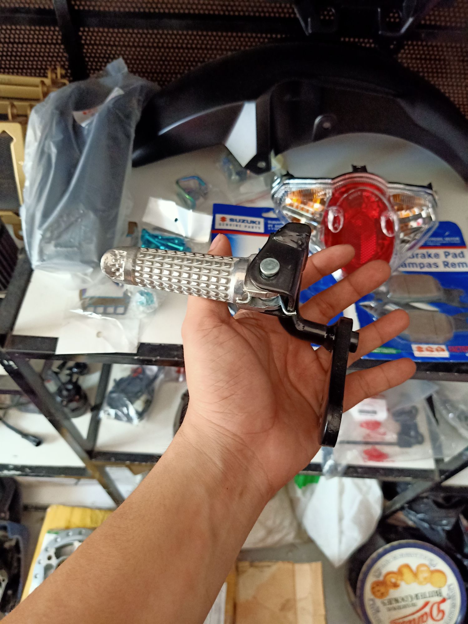 gác chân trước bên trái satria fi raider fi