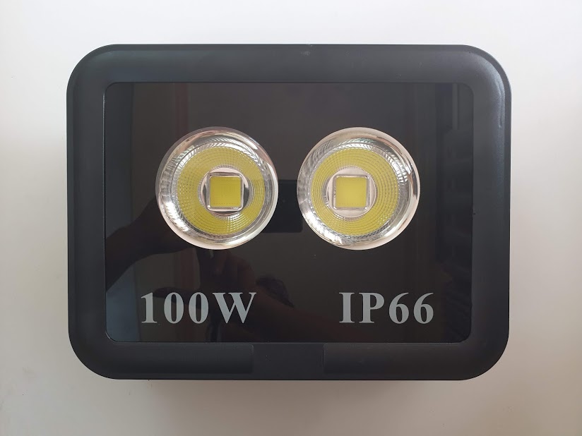 Đèn pha LED 100W 12V 2 mắt led lắp ngoài trời Ip66