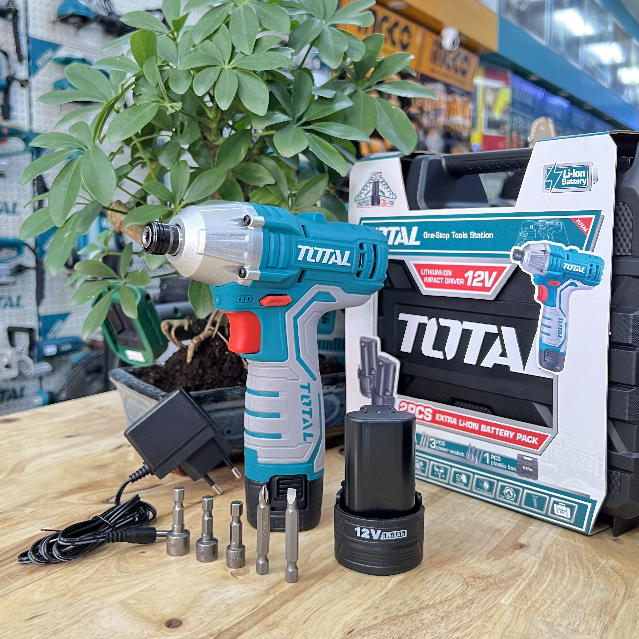 Máy siết vít dùng pin Lithium 12V Total TIRLI1201