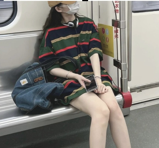 Áo sơ mi kẻ xanh, tay vạch quốc dân