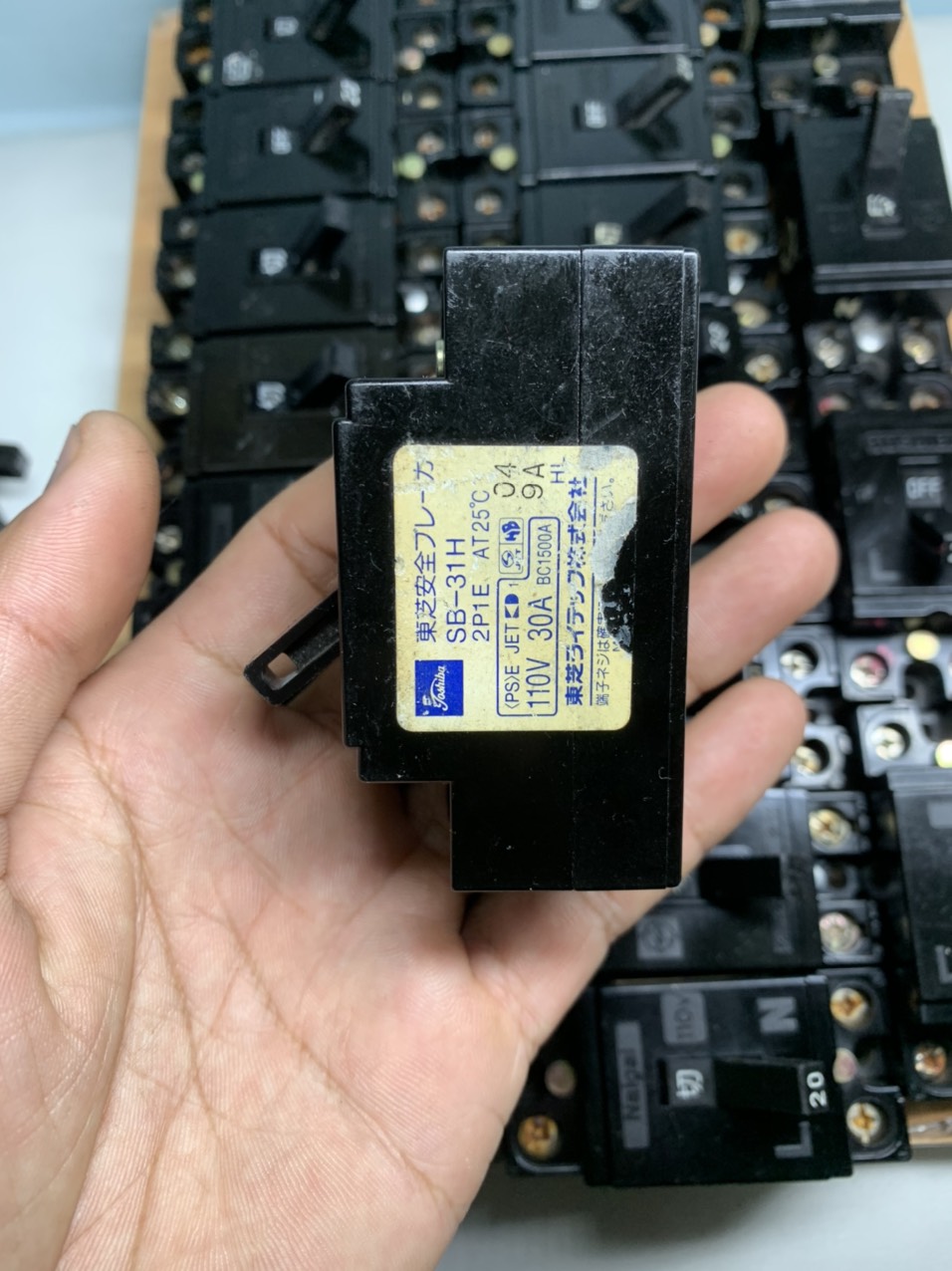 CB cóc hàng bãi Nhật điện áp 110V chất lượng
