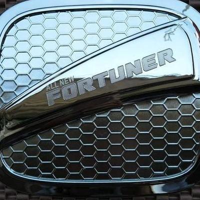 Ốp nắp xăng FORTUNER