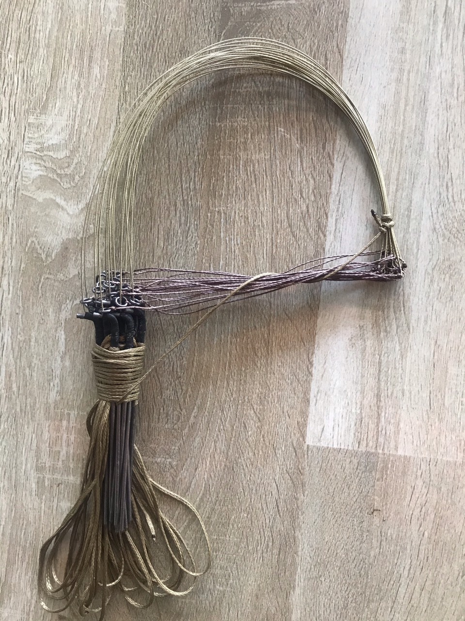 1 bộ giò Đá bẫy gà Rừng 20 chân cắm bằng thép, cáp inox se 4 siêu nhạy với khoen đồng, liên kết bằng dù sáp siêu bền
