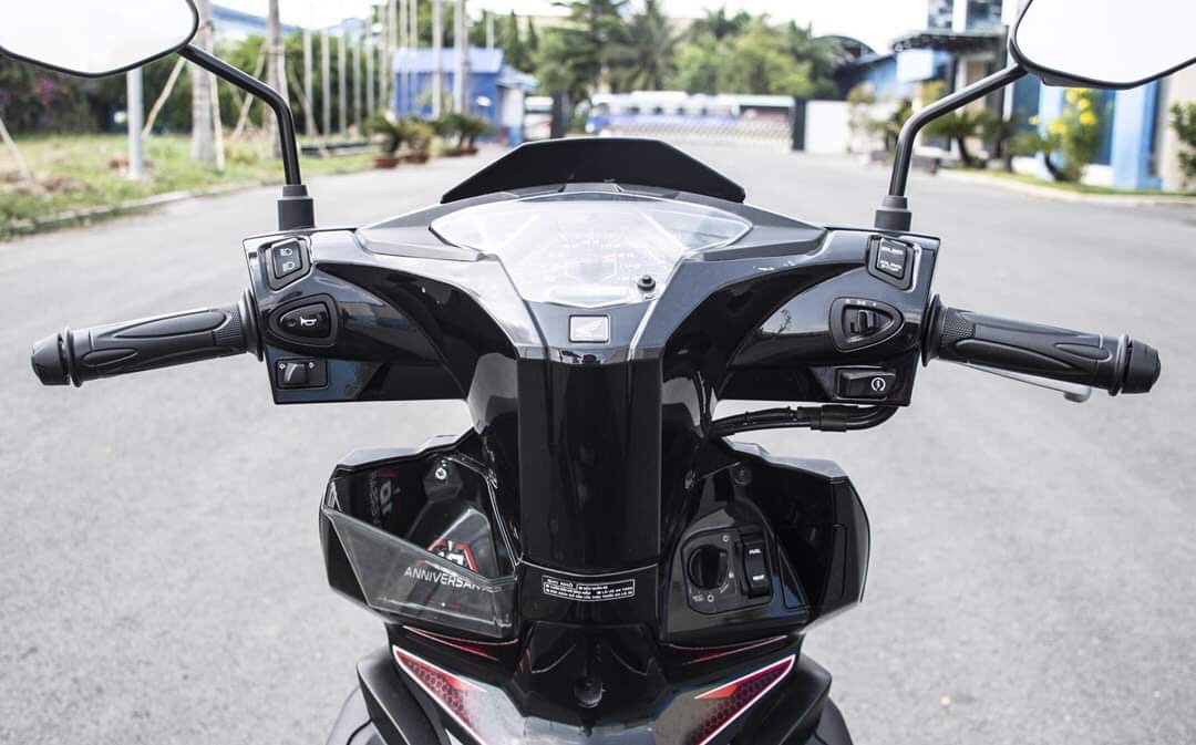 Rổ đựng đồ Airblade 2016,2017,2018,2019 xám khói và đen bóng siêu rẻ