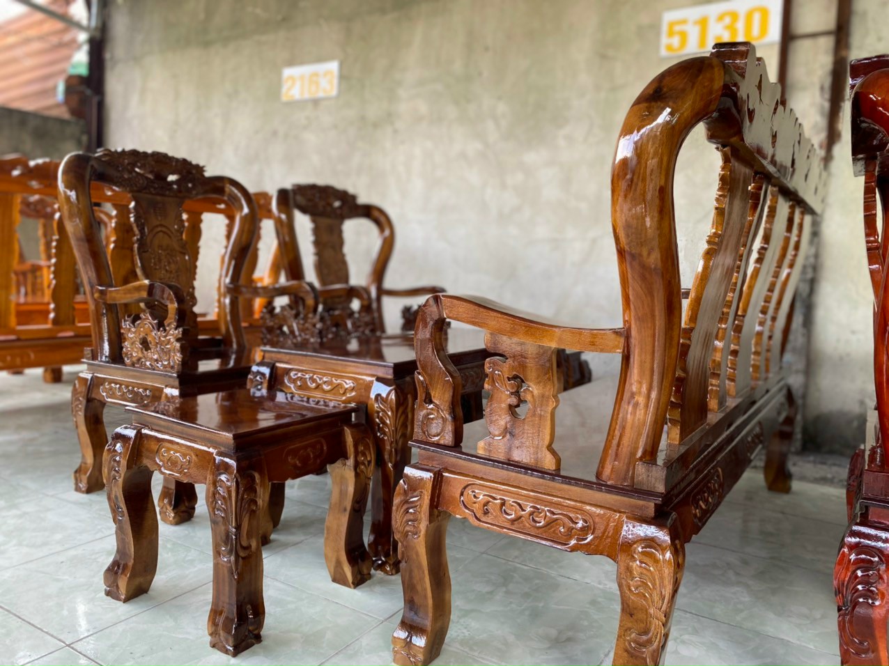 Bàn ghế_Sofa phòng khách gỗ cao cấp