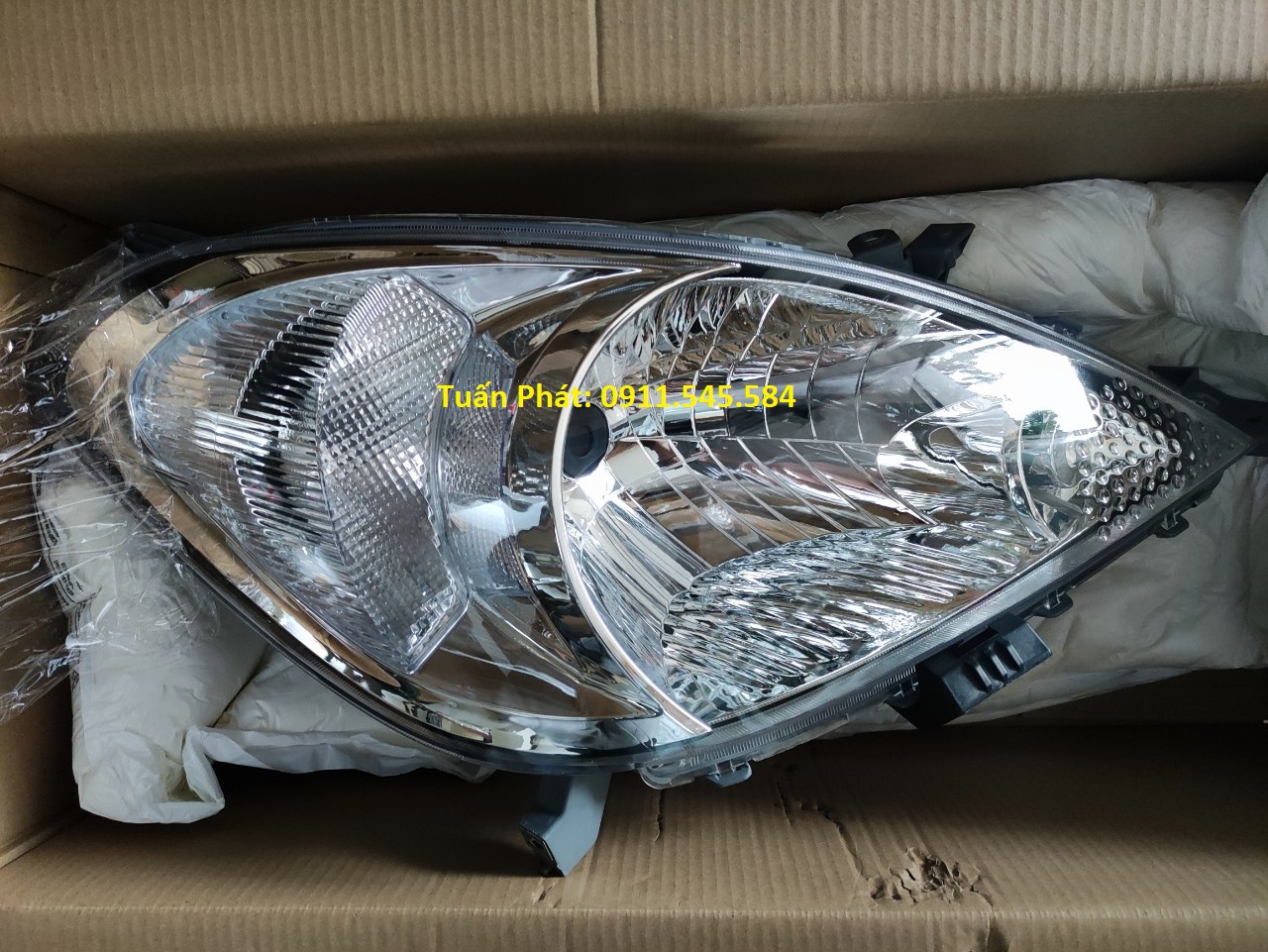 Đèn Pha Xe Toyota Innova 2006-2011 TYC