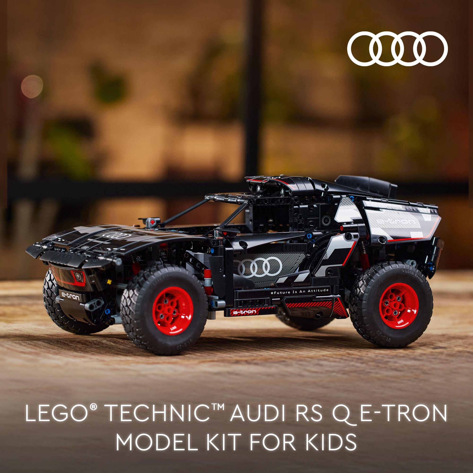 LEGO TECHNIC 42160 Đồ chơi lắp ráp Siêu Xe Audi RS Q e-tron (914 chi tiết)