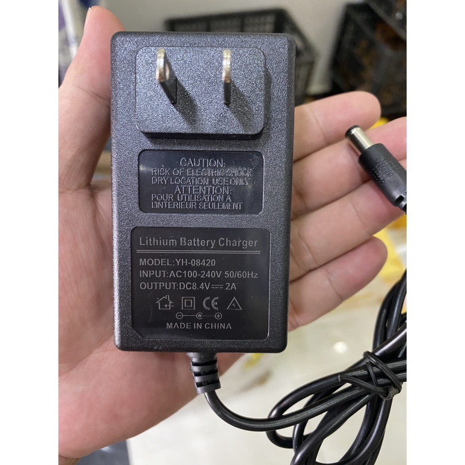 Sạc 2s 8.4v - 2a dùng cho pin lion 3.7v . bn.