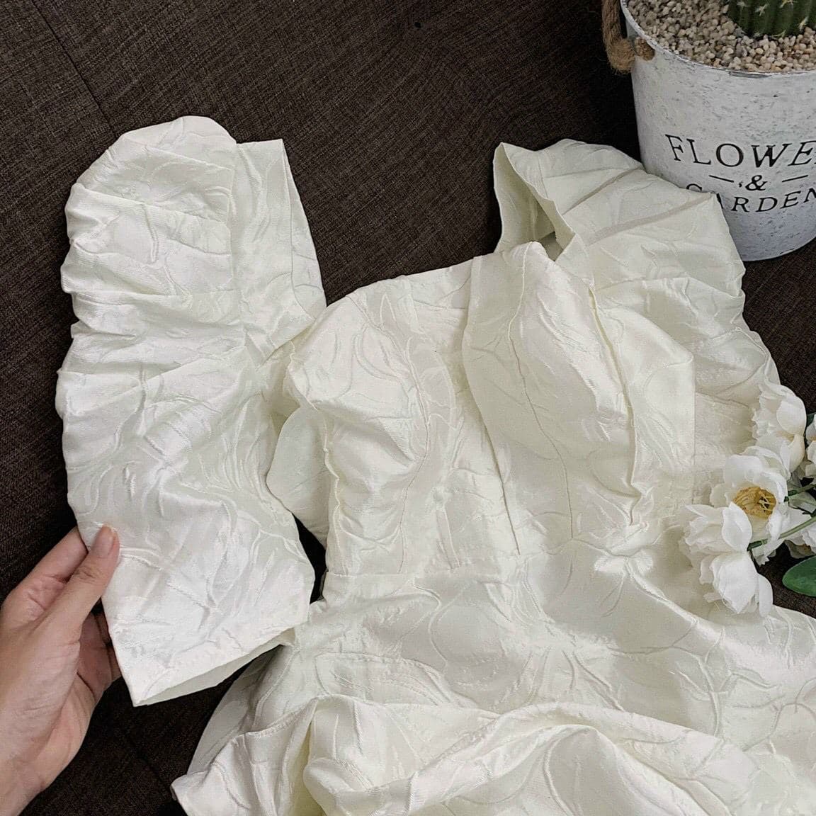 ĐẦM GẤM CỔ U TAY PHỒNG - (TRẮNG, ĐỎ)