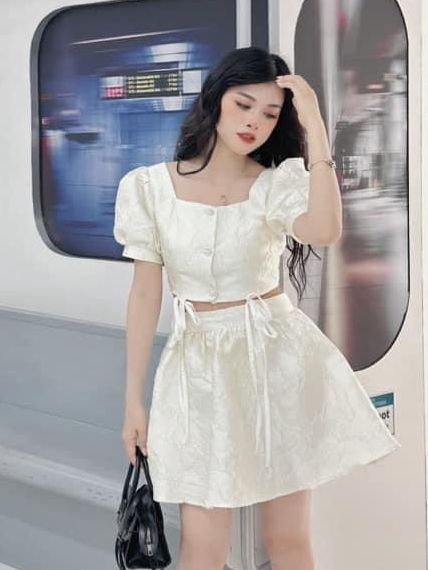 Váy ngắn lửng màu trắng tay phồng - Đầm dáng xòe | ThờiTrangNữ.vn