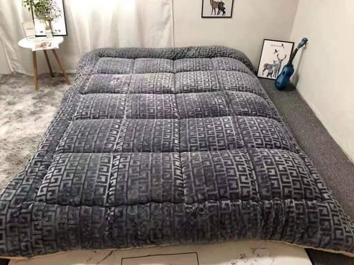 chăn lông cừu chữ vạn siêu ấm