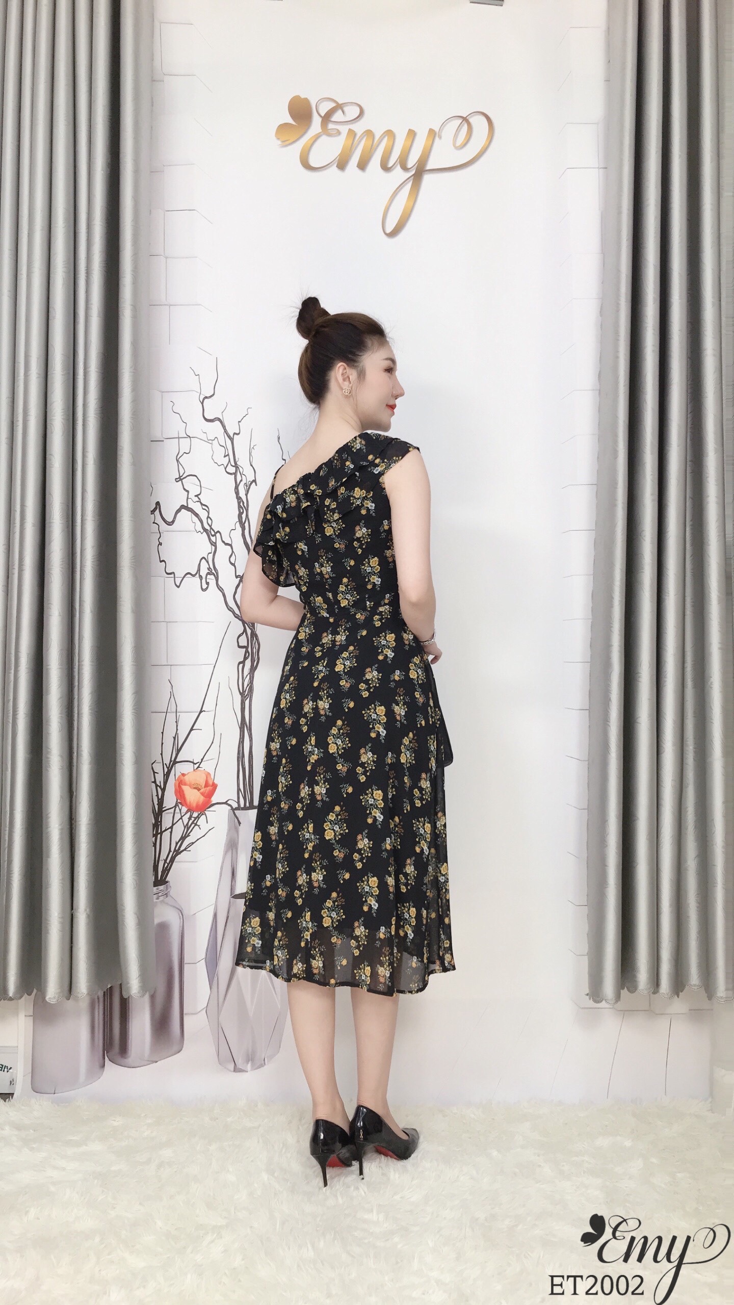 Đầm  EMY ET2002 Xoè Cổ Bèo Lệch
