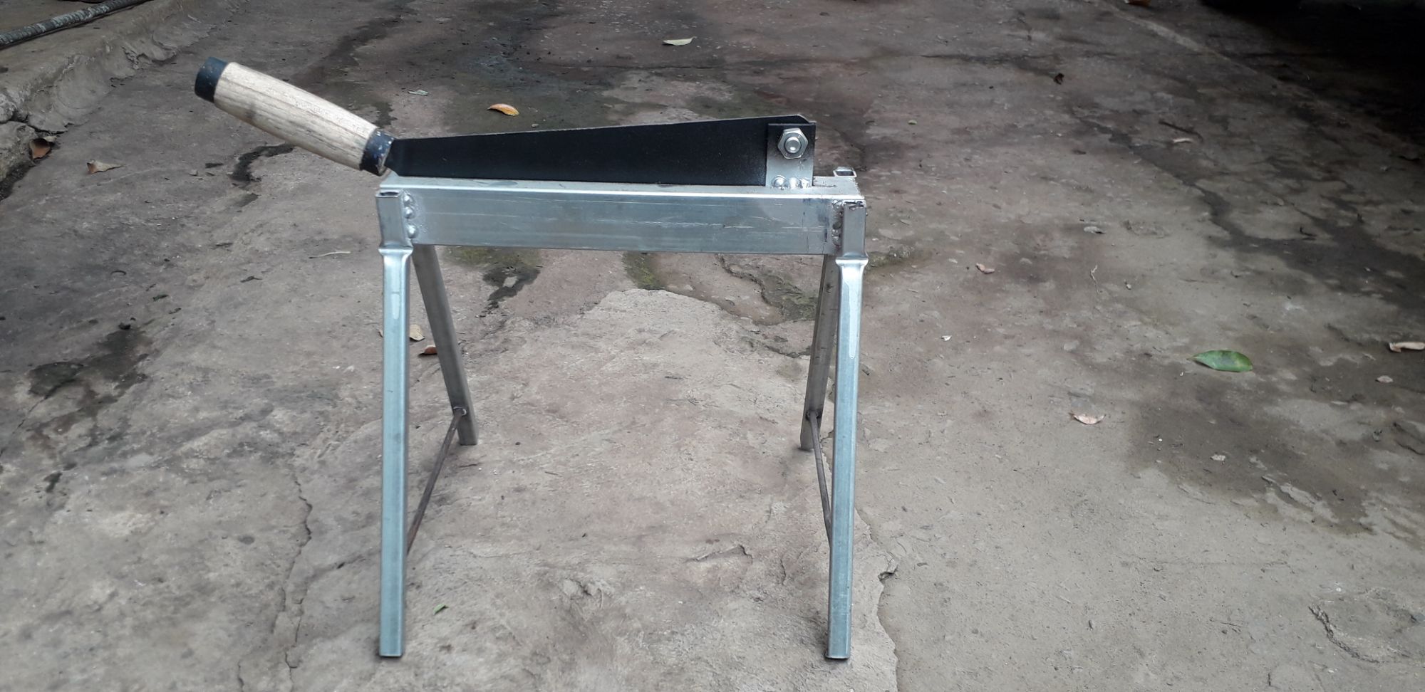 Dao cắt khúc mía có chân
