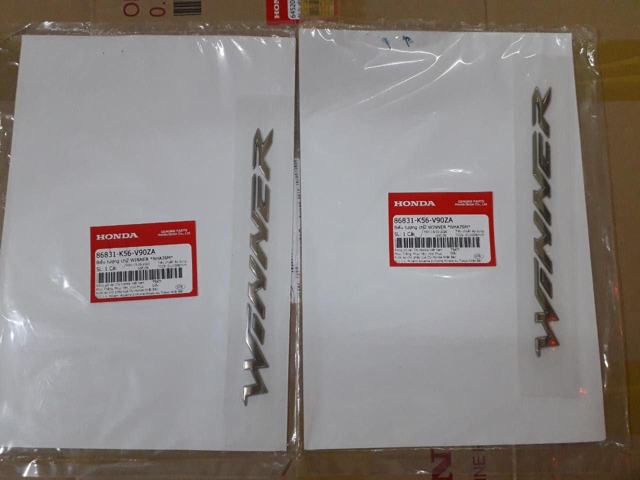 Cặp tem chữ Winner 150 hãng zin Honda.
