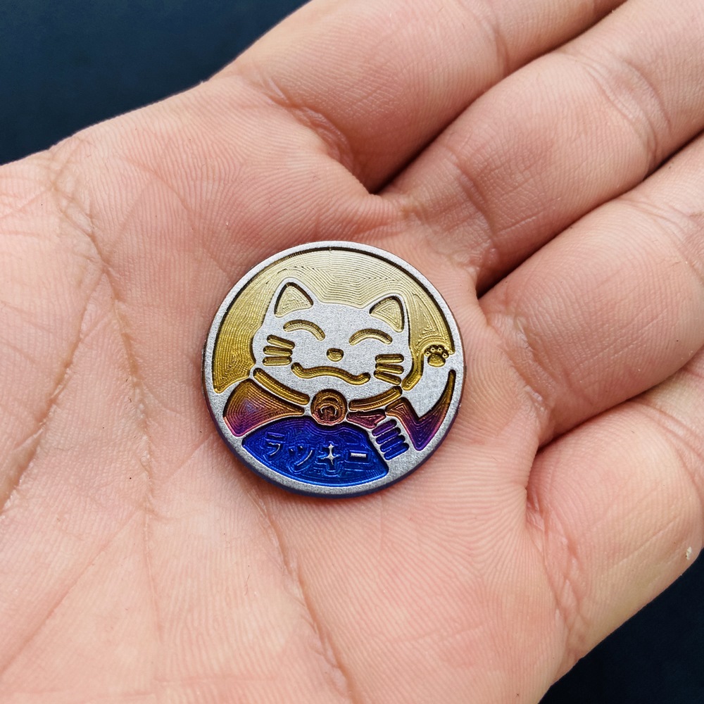 [MAY MẮN] TEM TITAN LOGO MẶT NẠ TRÒN MẪU MÈO CHIÊU TÀI DÁN TRANG TRÍ XE MÁY, VẬT DỤNG, ỐP LƯNG ĐIỆN THOẠI, NÓN BẢO HIỂM..