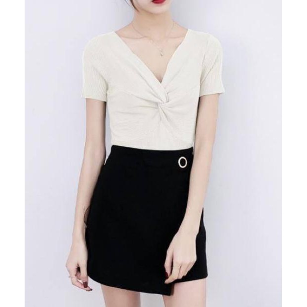 Áo soắn ngực tay cộc