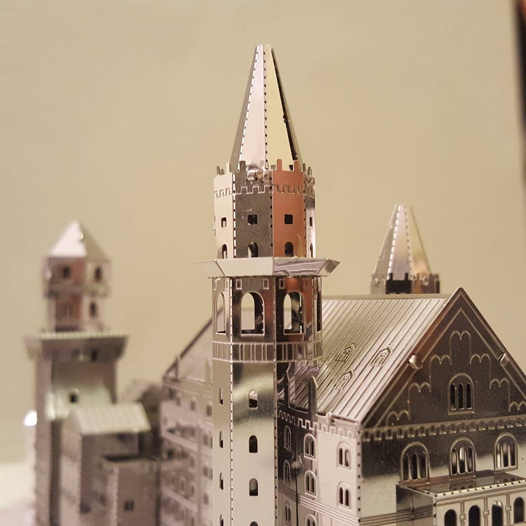 Mô Hình 3D Kim Loại Lắp Ráp Lâu Đài Neuschwanstein Đức [Chưa Lắp]